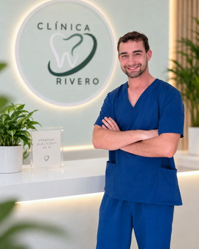 Lamo, higienista dental, en Clínica Rivero