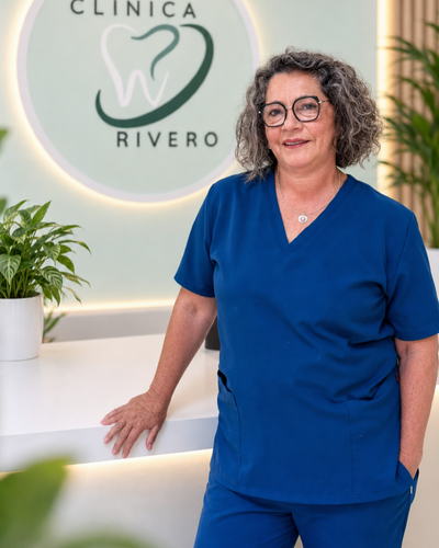 Rosy, auxiliar de clínica dental, en Clínica Rivero